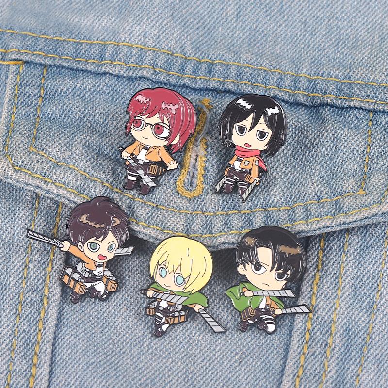 Levi Jewelry & Watches Inc - Chibi Emaille Pins Benutzerdefinierte Eren Mikasa