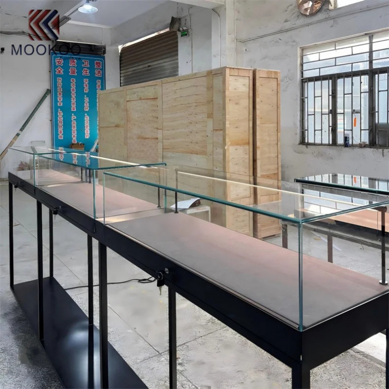 Anpassbare Glasvitrine mit Met – Jewelry And Watches Stores Bewertung und Preis