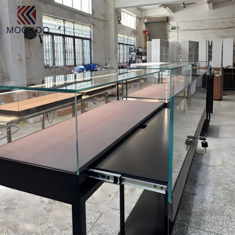Anpassbare Glasvitrine mit Met – Jewelry And Watches Stores Bewertung und Preis