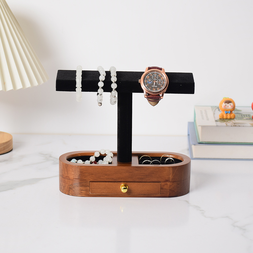 Schmuckständer aus Massivholz  – Jewelry And Watches Stores Bewertung und Preis